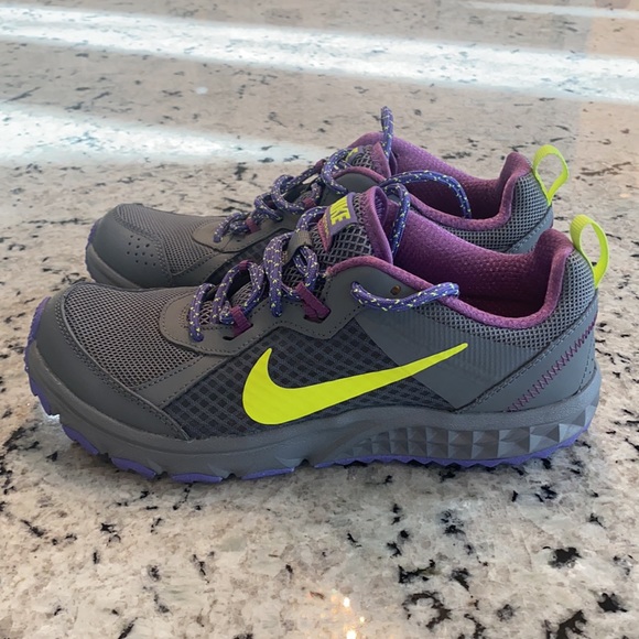 Nike Woman’s Wild Trail Running Shoes Size 8 - Picture 2 of 10